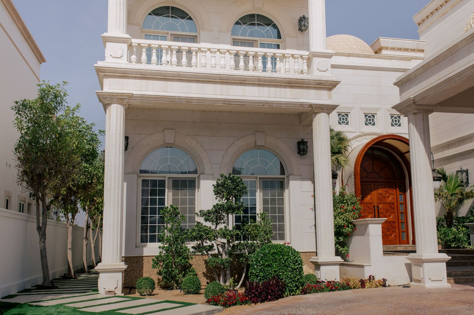 Villa exterior fit-out Grand Builder Dubai