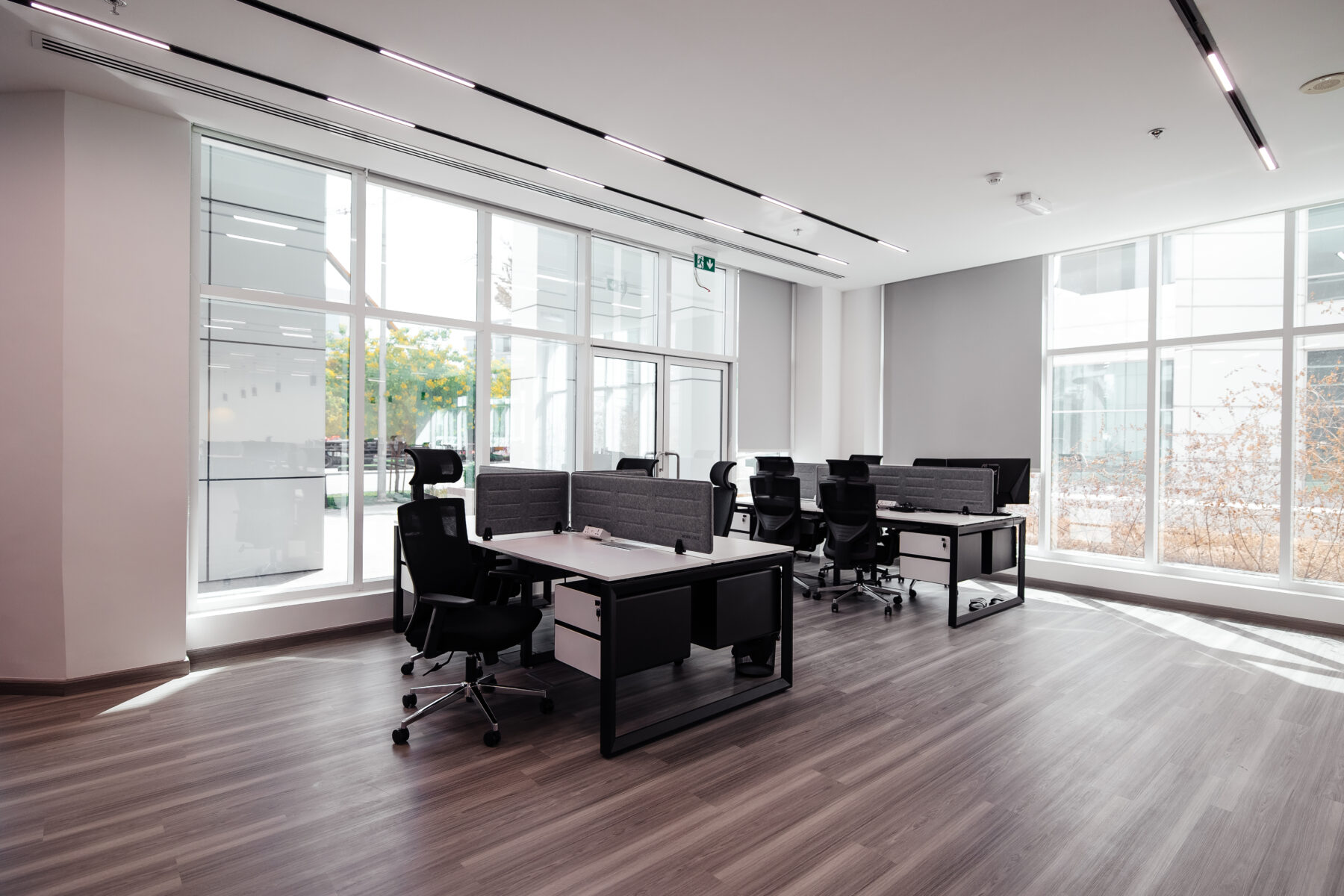 Office and research centre workspace renovation at Emmay Tower Dubai — Grand Builder